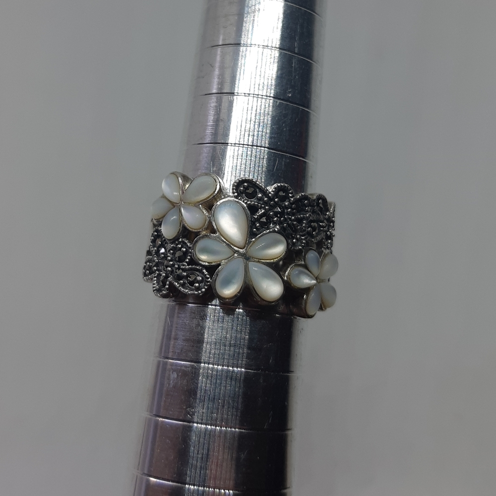 Sterling Silver Flower Ring Size 8 3/4